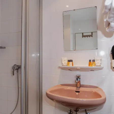 Hotel Lux Munich